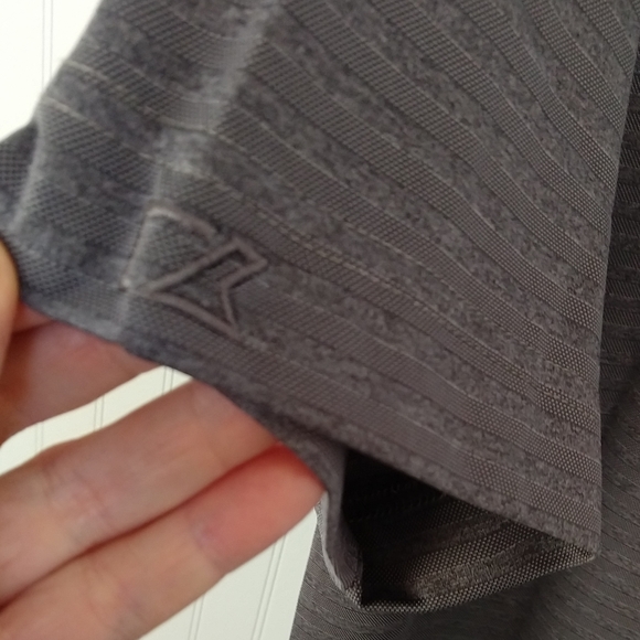 Cutter and Buck CB Drytec Polo Size Medium. - Picture 4 of 6